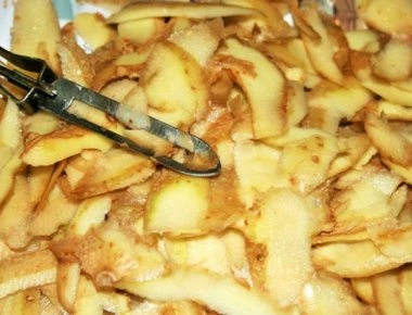 Αν πετάτε τις φλούδες από τις πατάτες ήρθε η ώρα να σταματήσετε! - Προστατεύει από τον καρκίνο